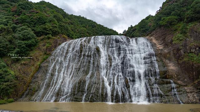 49岁中年男子面对年龄变化,与妻子共同勇敢面对困境